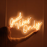 "Good Vibes Only" - LED Schriftzug